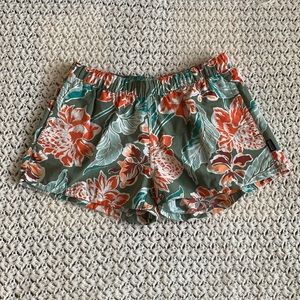 Patagonia Barely Baggies shorts, size Medium